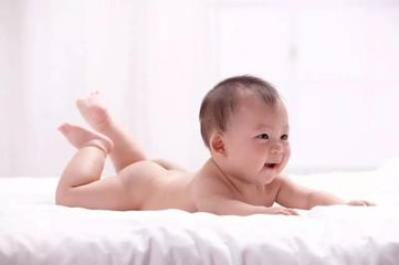 寶寶無意識的一個小動作，竟有這么多好處